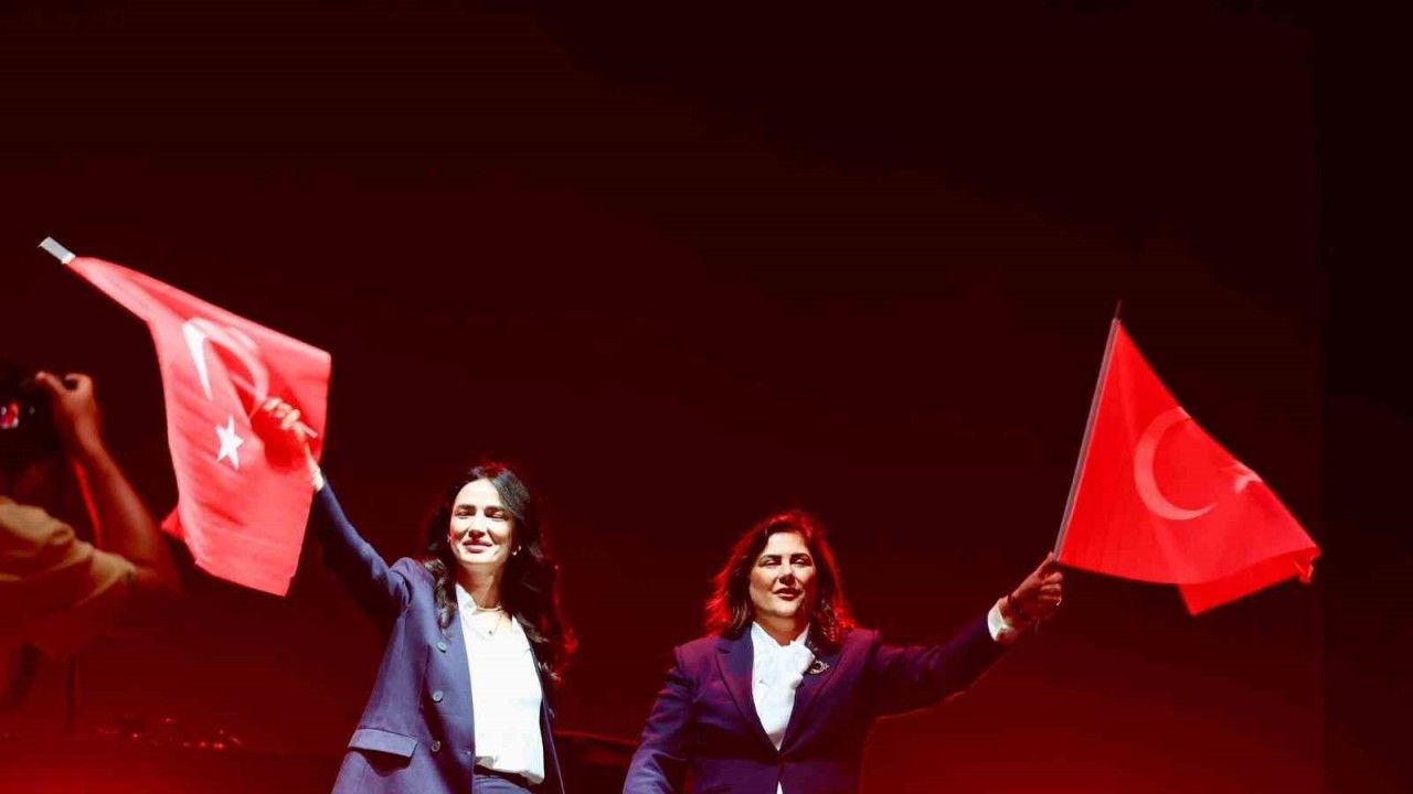 Aydın’da Cumhuriyet coşkusu: 60 bin kişi Aydınfest’in finalinde buluştu