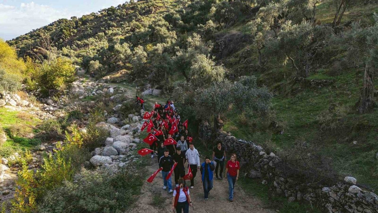 Aydın’da gençler ’Cumhuriyet’ için yürüdü