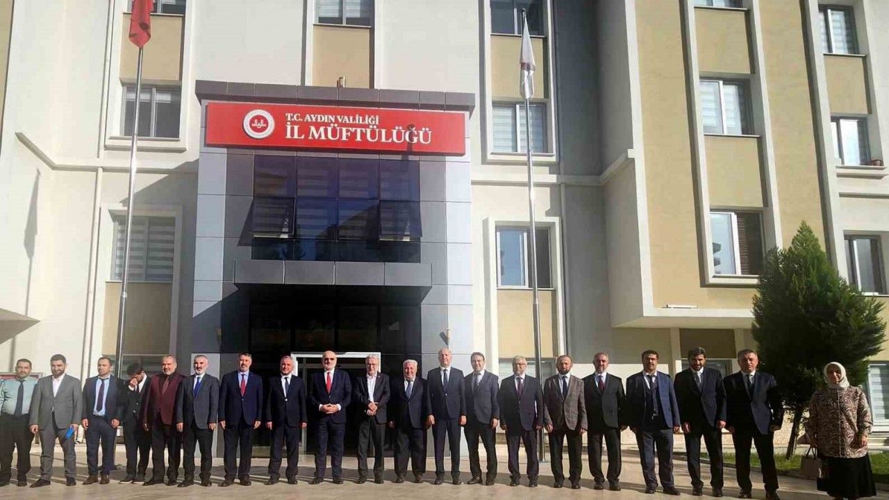 Külliyeler gençlerimize rehberlik edecek mekanlardır