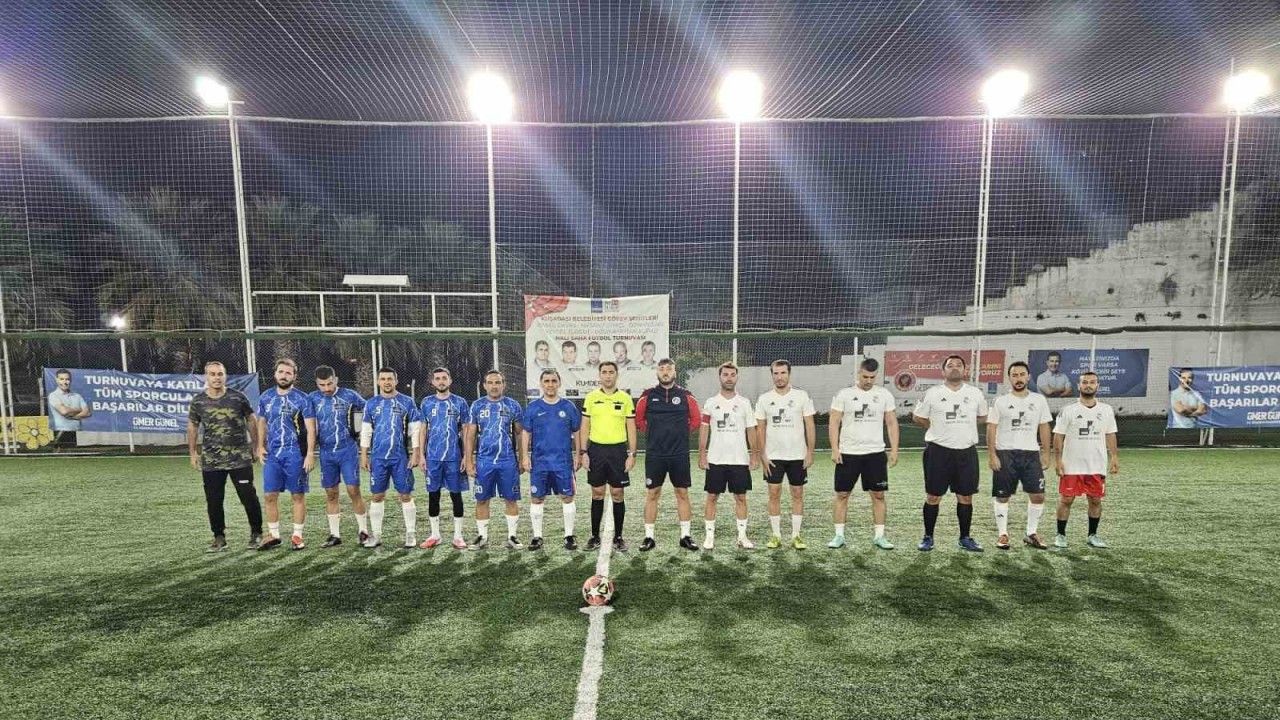 Kuşadası’nda Görev Şehitleri Turnuvası’nda çeyrek final heyecanı başladı