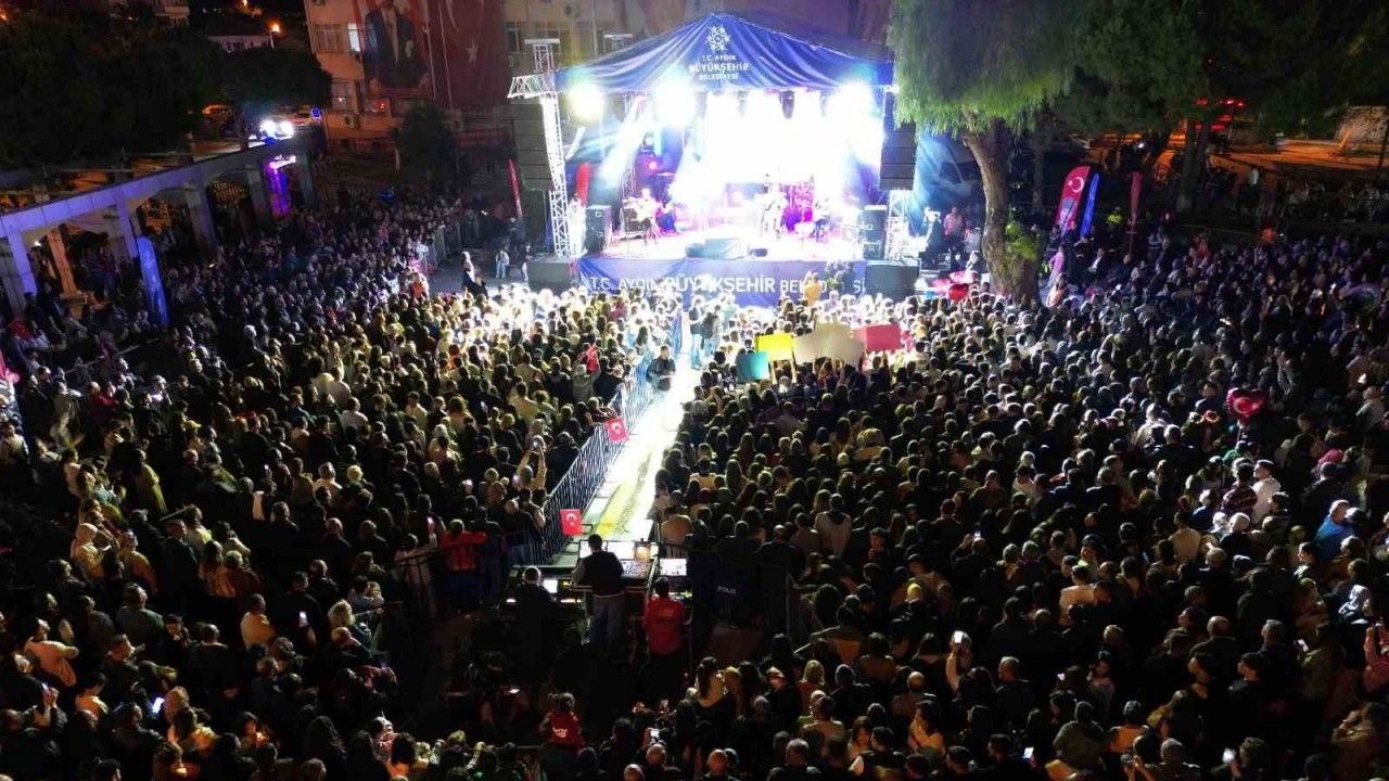 Söke’de Cumhuriyet coşkusu Kıraç konseriyle zirveye çıktı