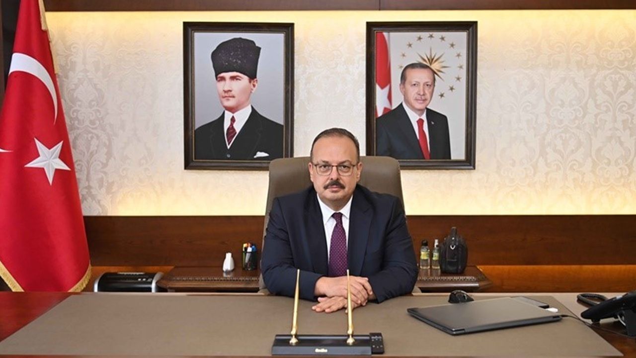 Vali Canbolat: "Cumhuriyetimizi gelecek nesillere taşımayı sürdürüyoruz"