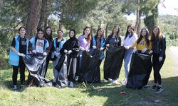 Doğa dostu öğrenciler, çevre temizliği yaptı