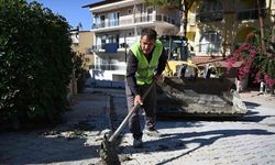 Kuşadası’nda yol yapım ve bakım çalışmaları sürüyor