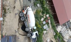 Yol Çöktü Beton Mikseri Devrildi