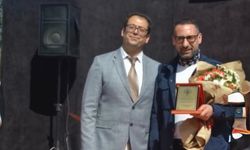 Bir zamanlar tuğla taşıdığı okula, bağışta bulundu