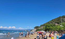 Güneşli hava Kuşadası sahillerini doldurdu