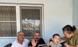 Germencik Belediyesi minik Mustafa’nın tekerlekli sandalyesini teslim etti