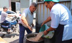 Sanayi esnafı aşure geleneğini devam ettirdi