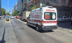 Motosikletle otomobil çarpıştı: 1 yaralı
