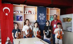 Başkan Çerçioğlu ile Aydınlı minikler keman öğreniyor