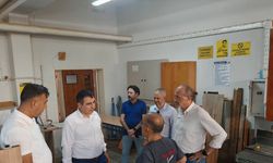 Müdür mobilyaları inceledi