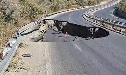 Söke-Kuşadası Karayolu’nda yol çöktü