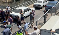 Aydın'da suları kesilen çiftçiler yol kapattı