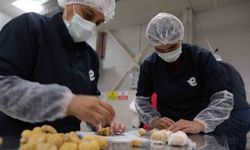 Başkan Atay’ın kurduğu ’Kadın Emeği Tarımsal Ürün Fabrikası’nın ürünleri sofraları süslemeye devam ediyor