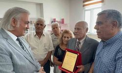 Eşinin ismini okul kütüphanesinde yaşatacak
