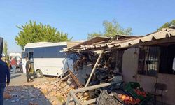 İçerisinde 23 öğrencinin bulunduğu servis kaza yaptı