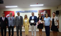 Kuşadası’nda hayırsever iş insanına eğitime destek plaketi