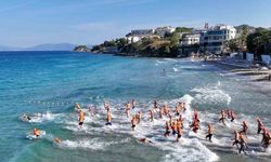 Kuşadası’nda kulaçlar otizmli çocuklar için atıldı
