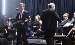 Aydın’da yıllarca valilerin makam şoförlüğünü yapan Danyal, sesiyle dinleyenleri mest ediyor