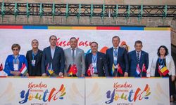 Kuşadası’ndan dünyaya barış, kardeşlik ve dostluk mesajları yollandı