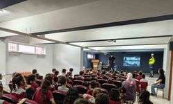 Buharkent’te Jandarma, minik öğrencilere görevlerini anlattı