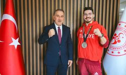 Müdür Yığmatepe, dünya ikincisi milli sporcuyu ağırladı