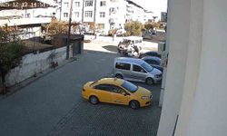 Nazilli'de minibüs önce motosiklete ardından park halindeki araçlara çarptı: 1 yaralı