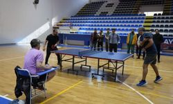 Hastane personeli masa tenisinde hünerlerini sergiledi