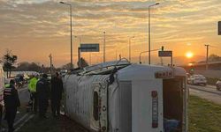 Portakal işçilerini taşıyan minibüs devrildi: 16 yaralı