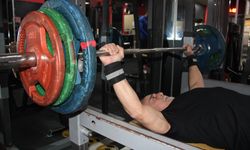 Gençlere taş çıkarıyor