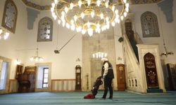 Büyükşehir ekiplerinin camilerde temizlik çalışmaları sürüyor