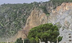 Söke'de dağdan akan sular adeta şelaleye döndü