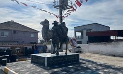 Germencik'te deve heykeli hizmete açıldı