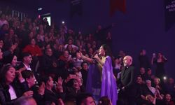 Sevilen sanatçı Duru Didim'de vatandaşlar ile buluşturdu