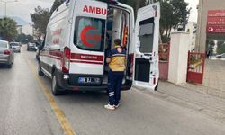 Yağmur nedeniyle ıslanan yolda kayan motosikletli yaralandı