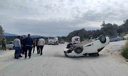 80 yaşındaki sürücü takla atan araçtan sağ çıktı