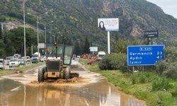 Aşırı yağışlar Söke'de hayatı olumsuz etkiliyor