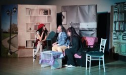 İncirliova'daki tiyatro oyununa vatandaşlardan yoğun ilgi