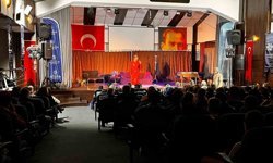 Karacasu'da 'İyi Delirdik' tiyatro oyunu vatandaşlarla buluştu