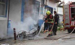 Tamir sırasında yanan elektrikli motosiklet küle döndü