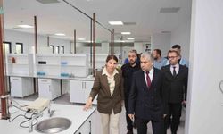 ADÜ Rektörü Kent, araştırma laboratuvarını inceledi