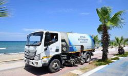 Kuşadası'nda sahil ve yürüyüş yollarında kapsamlı bakım çalışması