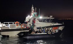 Lastik bottaki 15 düzensiz göçmen yakalandı