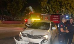 Otomobil ile motosiklet kafa kafaya çarpıştı