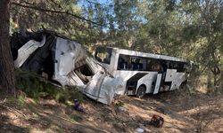 Aydın-İzmir Otoyolu’nda tur otobüsü uçuruma yuvarlandı: 2 ölü, 9 yaralı
