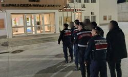 Kuşadası'nda durdurulan minibüsten 20 düzensiz göçmen çıktı
