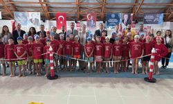 Nazilli'de çocuklar yüzme öğreniyor