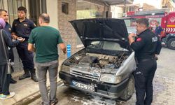 Seyir halindeki otomobilde çıkan yangın paniğe neden oldu