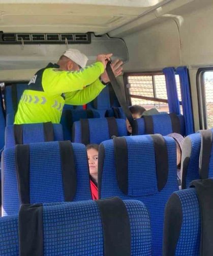 Jandarma ekipleri okul servis araçlarını denetledi
